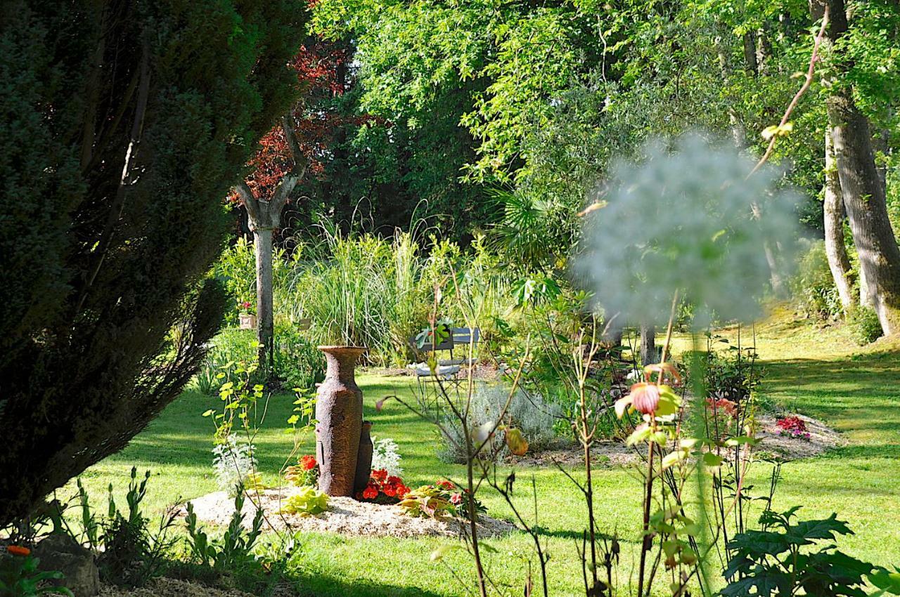 Au Jardin De Lisa Bed and Breakfast Cherreau Eksteriør billede