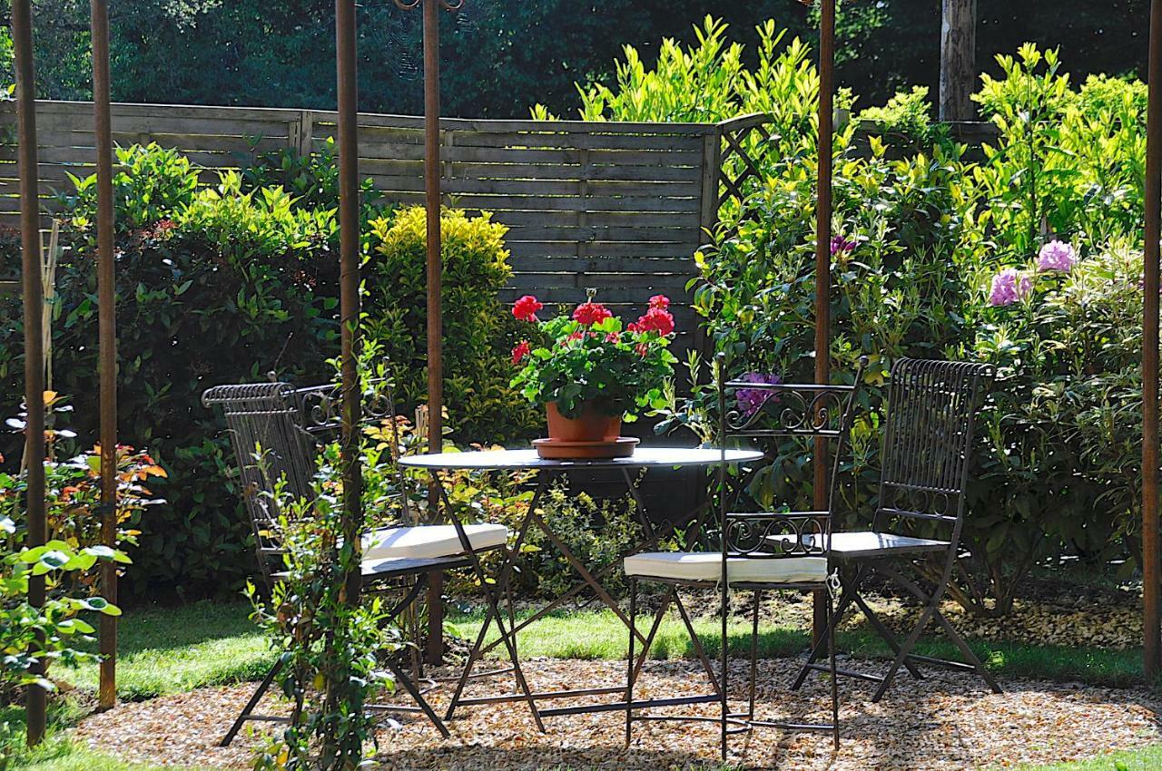 Au Jardin De Lisa Bed and Breakfast Cherreau Eksteriør billede