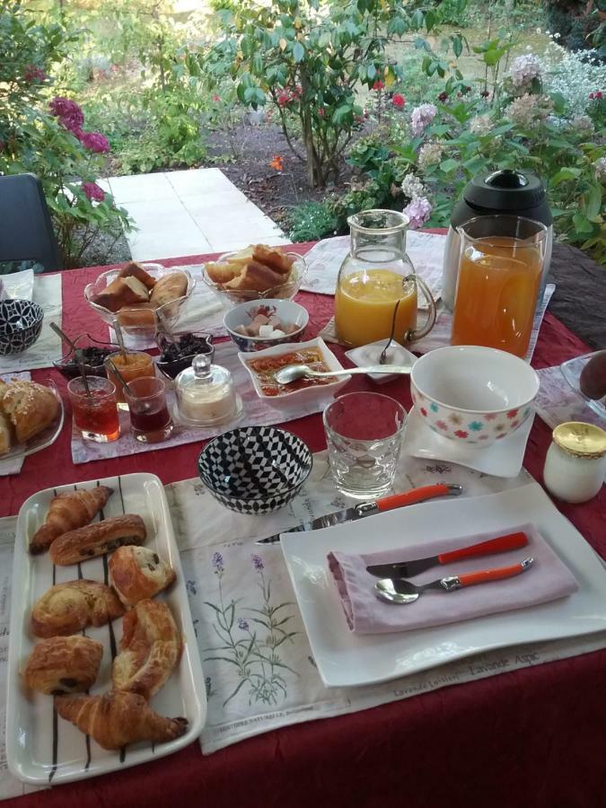 Au Jardin De Lisa Bed and Breakfast Cherreau Eksteriør billede